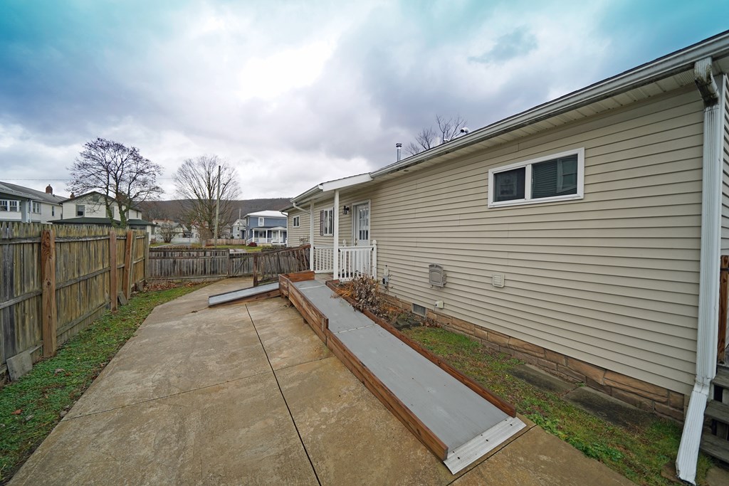 388 East 2nd Street Corning, NY 14830 - Photo 4 of 25