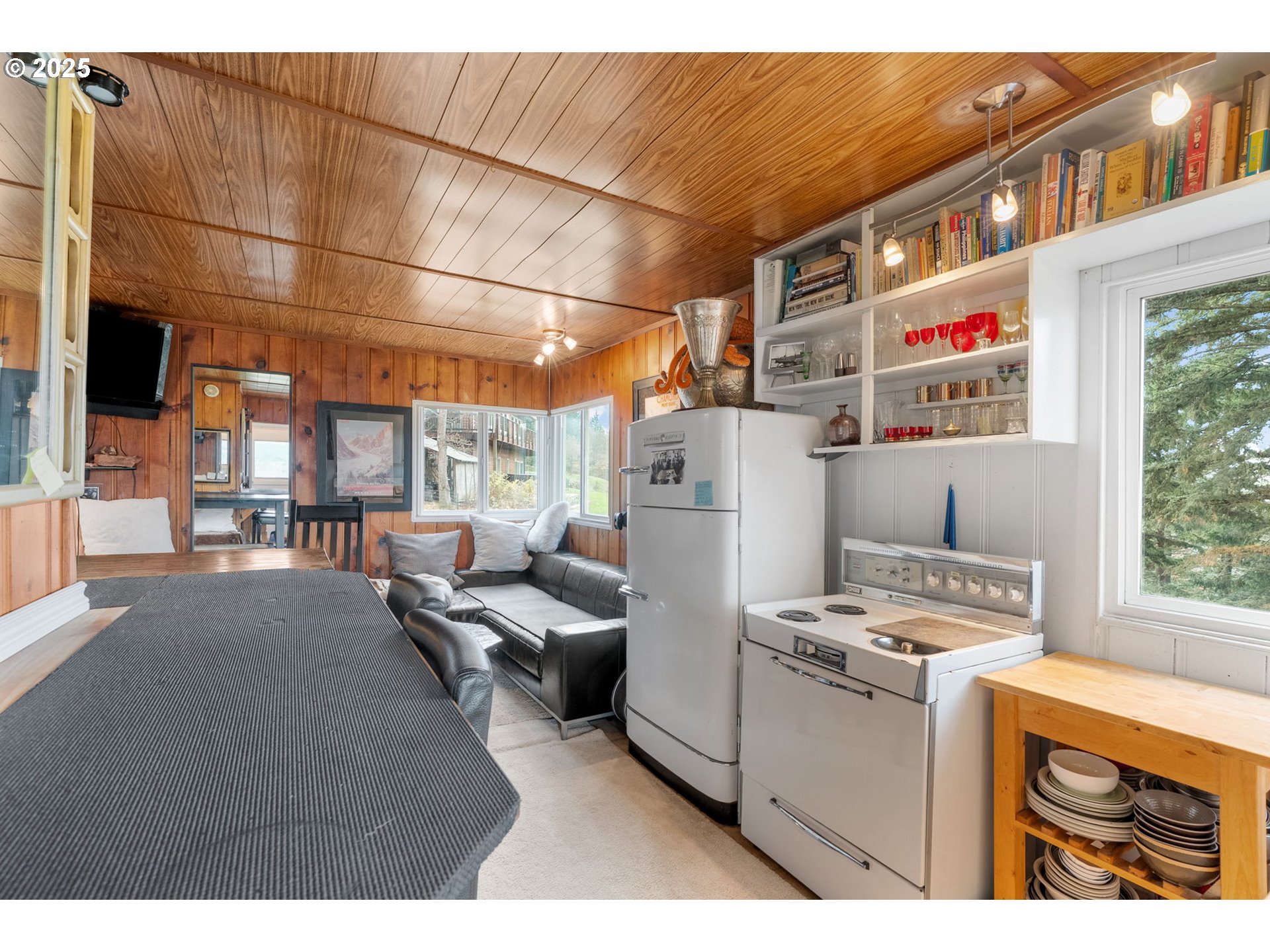 710 Highline Road Hood River, OR 97031 - Photo 12 of 36 a view of storage and utility