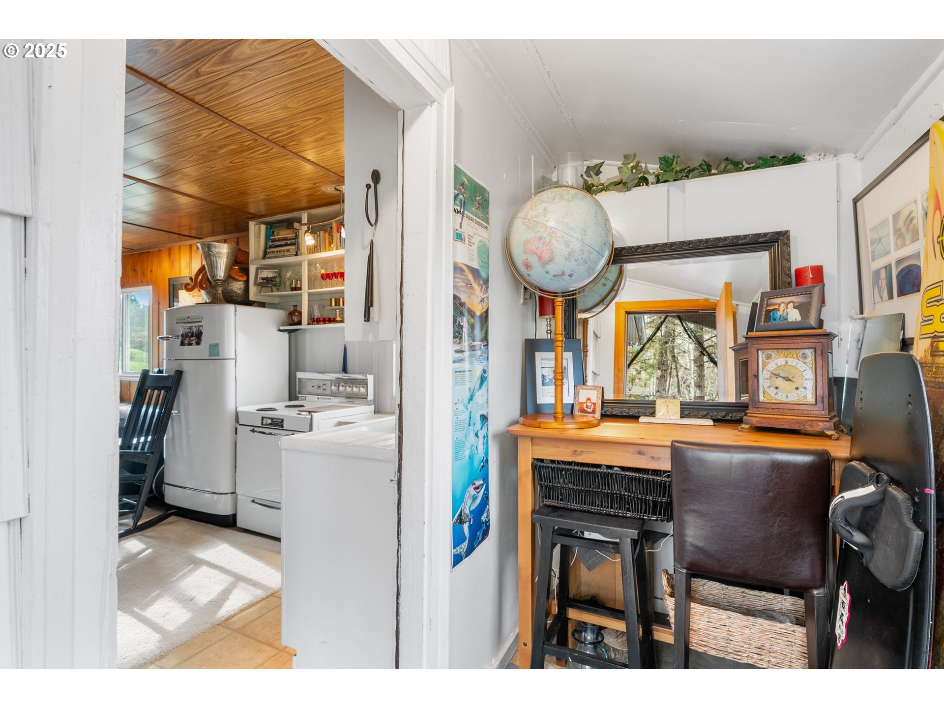 710 Highline Road Hood River, OR 97031 - Photo 20 of 36 a view of kitchen and dining room with furniture