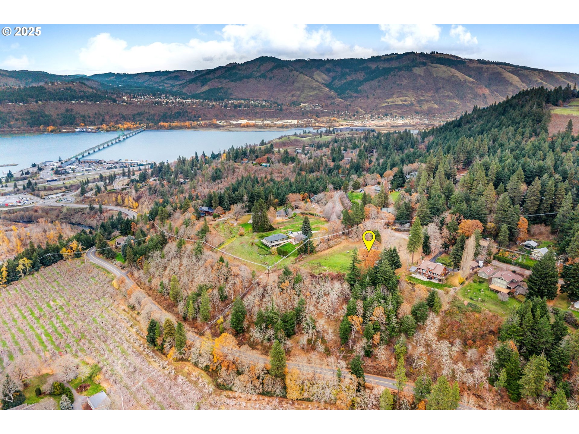 710 Highline Road Hood River, OR 97031 - Photo 22 of 36 a view of outdoor space and mountain view