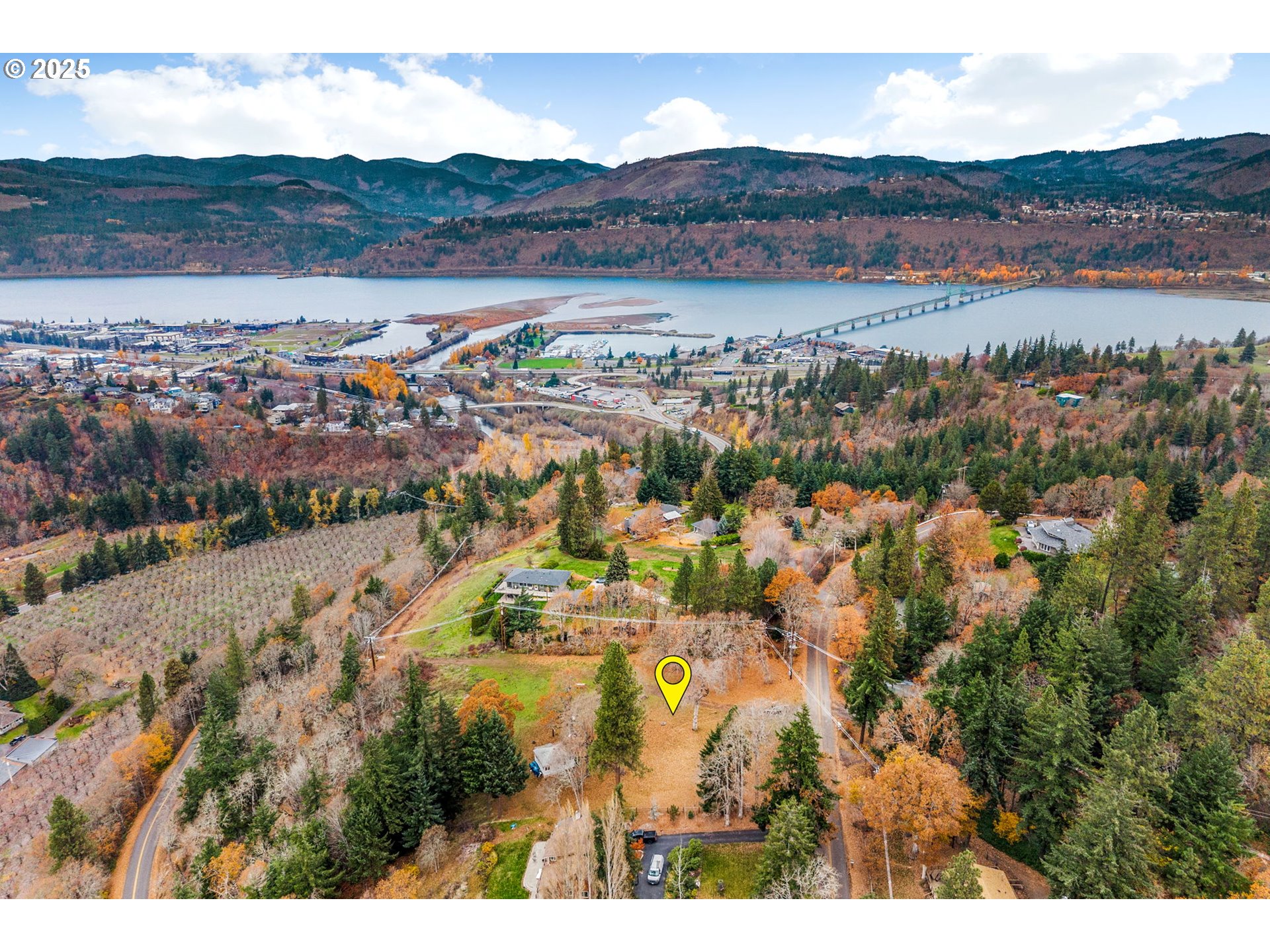 710 Highline Road Hood River, OR 97031 - Photo 23 of 36 an aerial view of residential building and lake