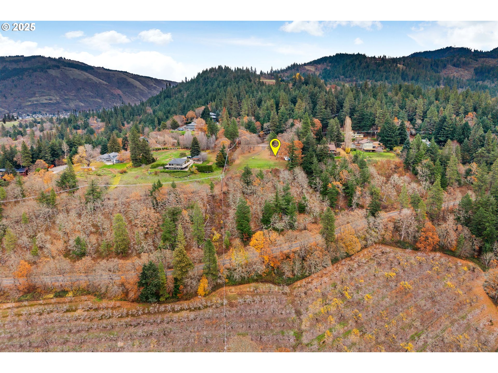 710 Highline Road Hood River, OR 97031 - Photo 3 of 36 a view of a city