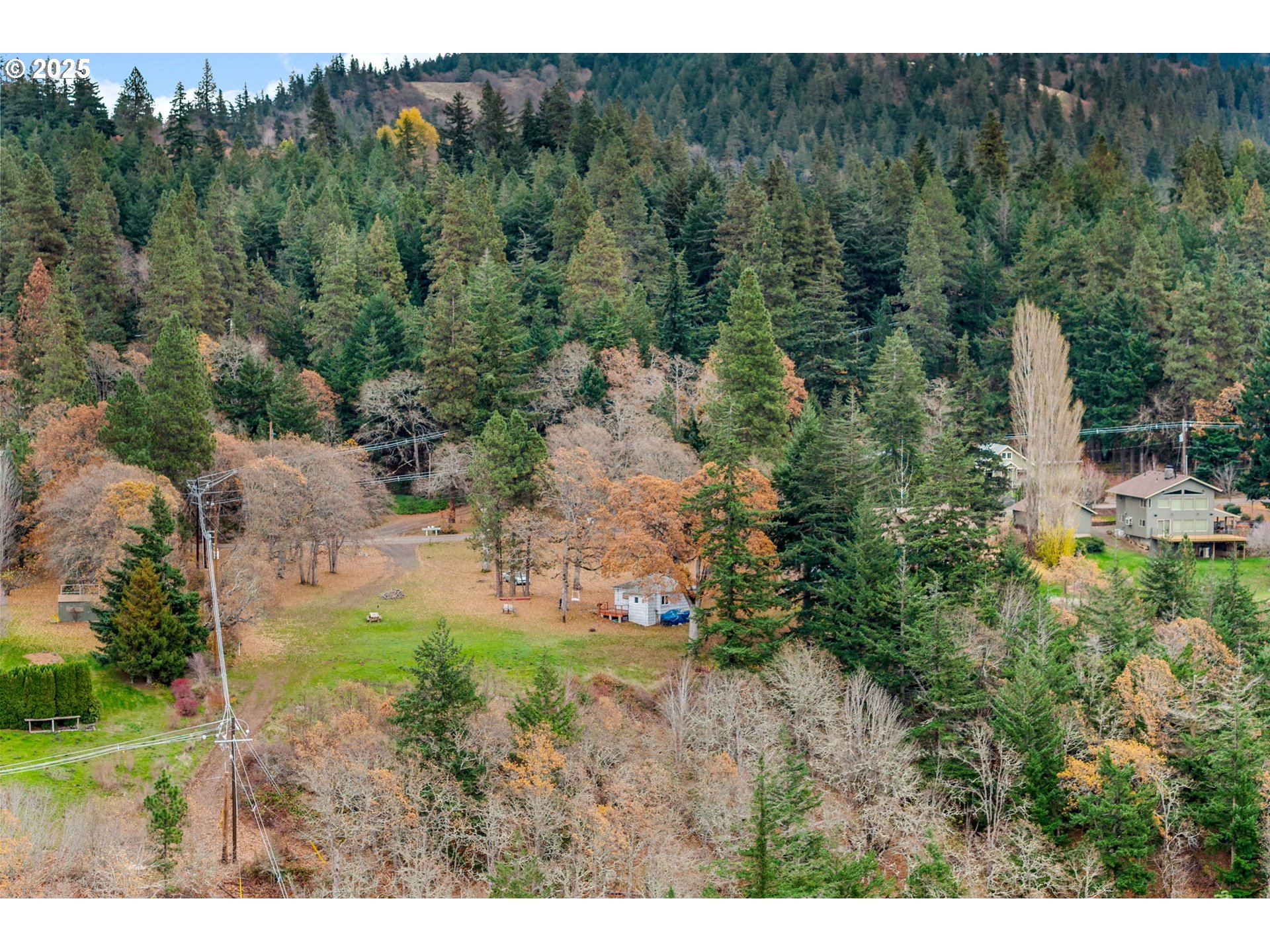 710 Highline Road Hood River, OR 97031 - Photo 4 of 36 a view of a back yard