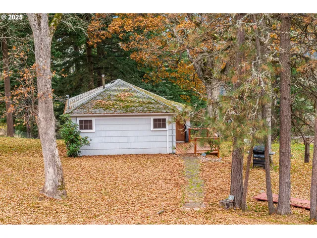 a house view with a outdoor space