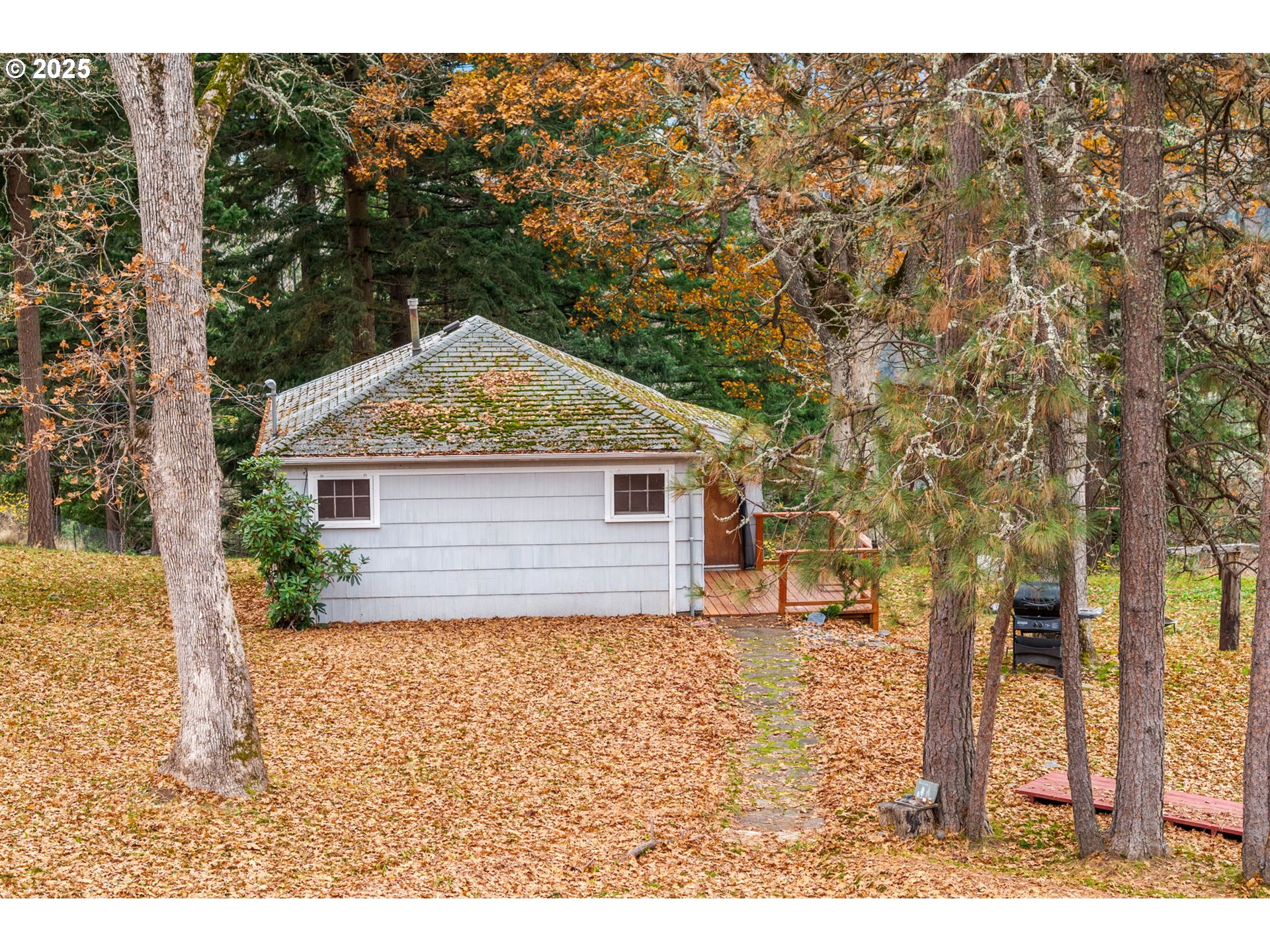 710 Highline Road Hood River, OR 97031 - Photo 8 of 36 a house view with a outdoor space