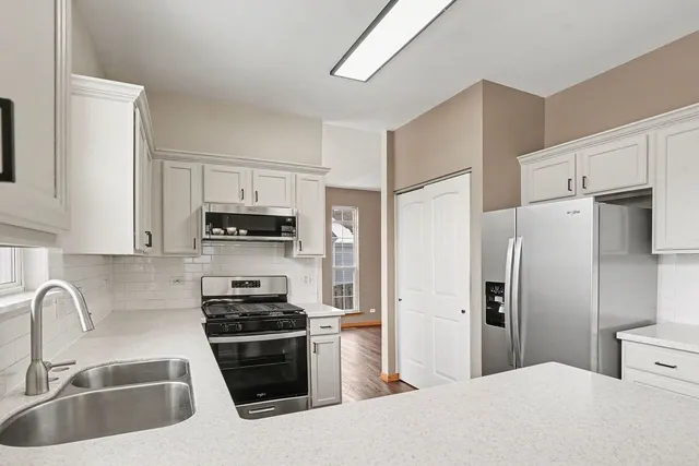 $399,900 | 541 Wingpointe Drive, Aurora, IL 60506