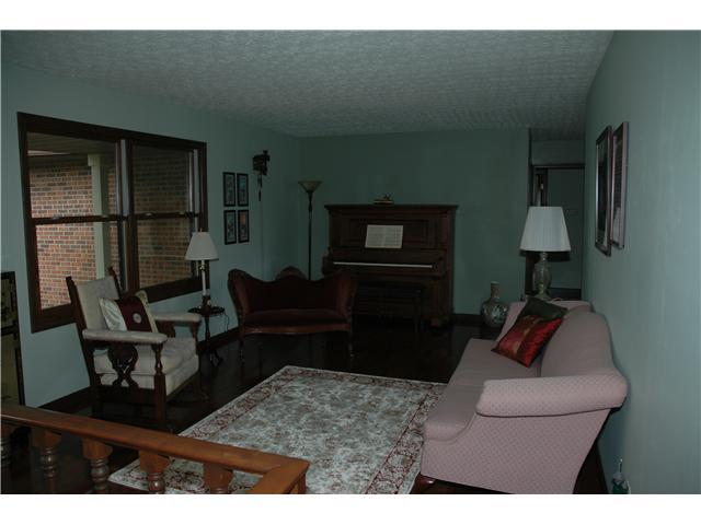 9283 Riverside Drive Powell, OH 43065 - Photo 7 of 18