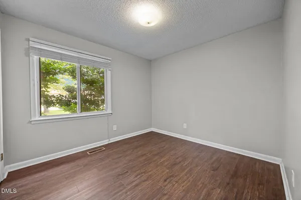 $1,300 | 1033 Xavier Drive, Fayetteville, NC 28311