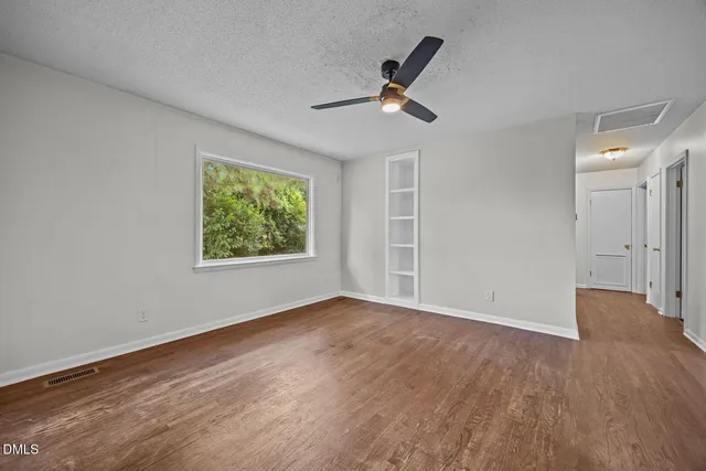 $1,350 | 1033 Xavier Drive, Fayetteville, NC 28311