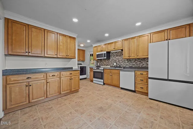 $1,350 | 1033 Xavier Drive, Fayetteville, NC 28311