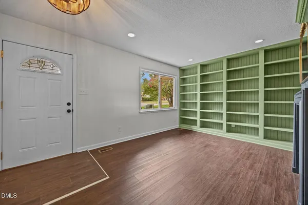 $1,300 | 1033 Xavier Drive, Fayetteville, NC 28311