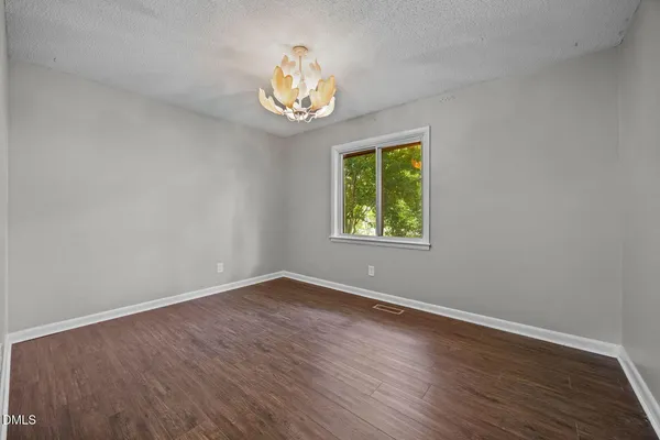 $1,300 | 1033 Xavier Drive, Fayetteville, NC 28311