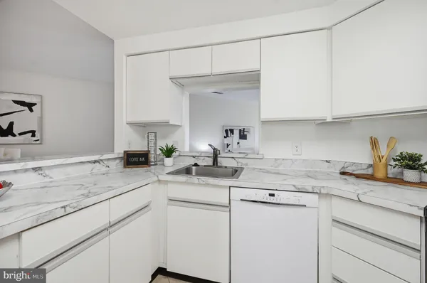 $585,000 | 11240 Harbor Court, Unit 11240, Reston, VA 20191