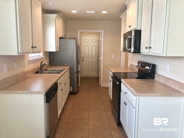 277 Wyatt Court Foley, AL 36535 - Photo 8 of 19 Kitchen Looking into Util