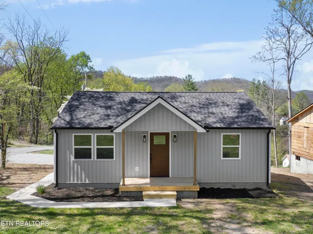 $229,900 | 414 West Hemlock Street, La Follette, TN 37766