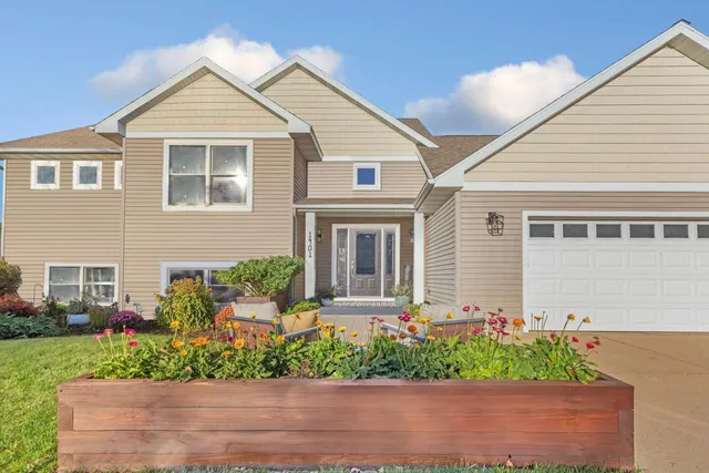 $439,900 | 1401 Lloyd Lane, St. Peter, MN 56082