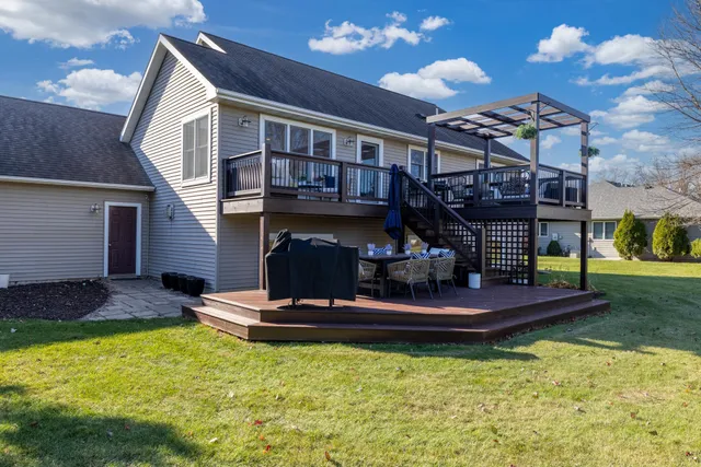 $439,900 | 1401 Lloyd Lane, St. Peter, MN 56082