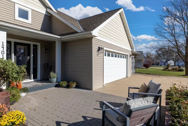 $439,900 | 1401 Lloyd Lane, St. Peter, MN 56082