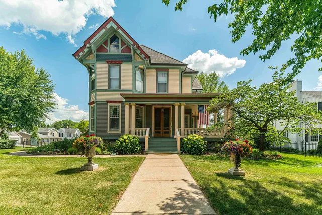 $739,900 | 1222 11th Street, Monroe, WI 53566