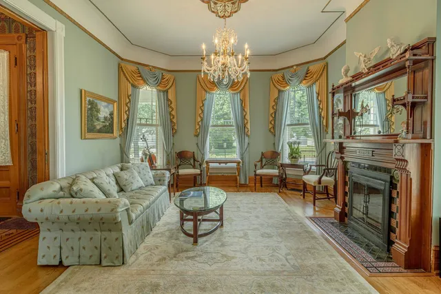 $739,900 | 1222 11th Street, Monroe, WI 53566