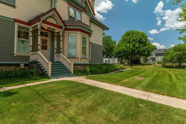 $699,900 | 1222 11th Street, Monroe, WI 53566