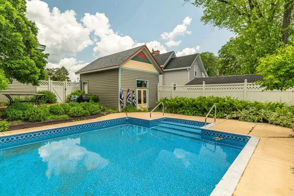 $699,900 | 1222 11th Street, Monroe, WI 53566