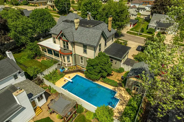 $699,900 | 1222 11th Street, Monroe, WI 53566