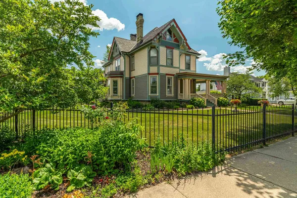 $699,900 | 1222 11th Street, Monroe, WI 53566