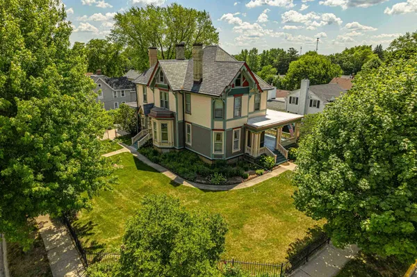 $699,900 | 1222 11th Street, Monroe, WI 53566