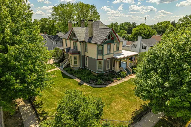 $739,900 | 1222 11th Street, Monroe, WI 53566