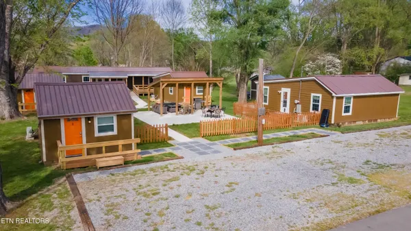 $1,000,000 | 8113 West Old Highway 73, Townsend, TN 37882