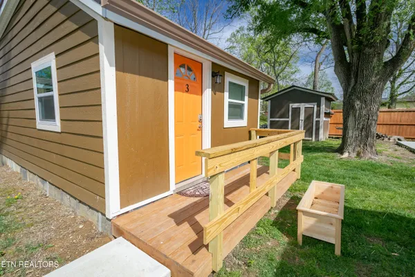 $1,000,000 | 8113 West Old Highway 73, Townsend, TN 37882