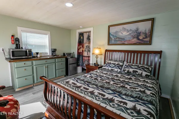 $1,000,000 | 8113 West Old Highway 73, Townsend, TN 37882