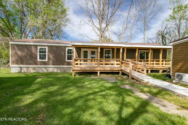 $1,000,000 | 8113 West Old Highway 73, Townsend, TN 37882