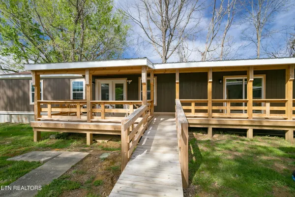 $1,000,000 | 8113 West Old Highway 73, Townsend, TN 37882