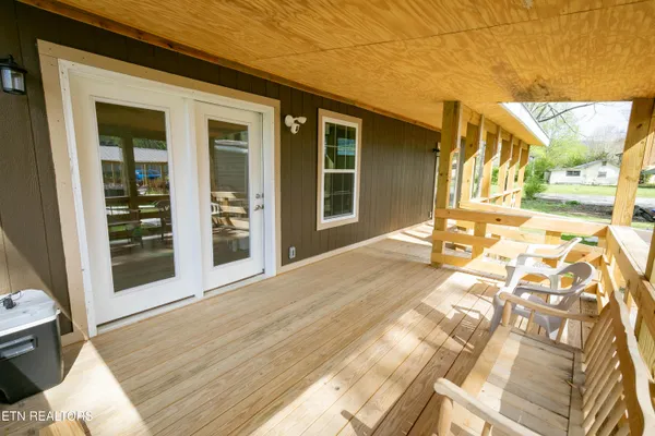 $1,000,000 | 8113 West Old Highway 73, Townsend, TN 37882