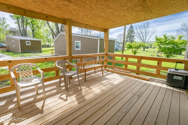 $1,000,000 | 8113 West Old Highway 73, Townsend, TN 37882