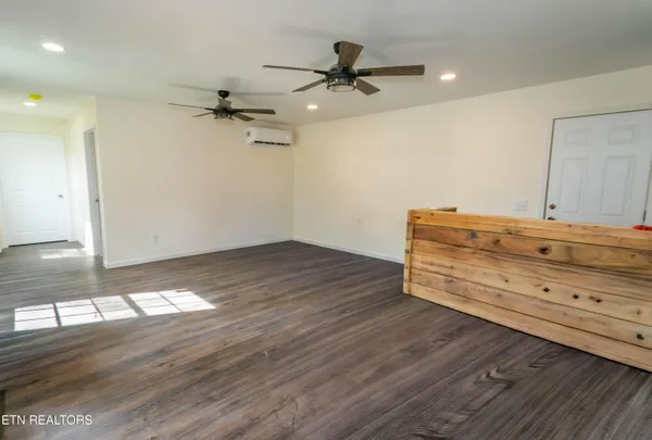 $1,000,000 | 8113 West Old Highway 73, Townsend, TN 37882