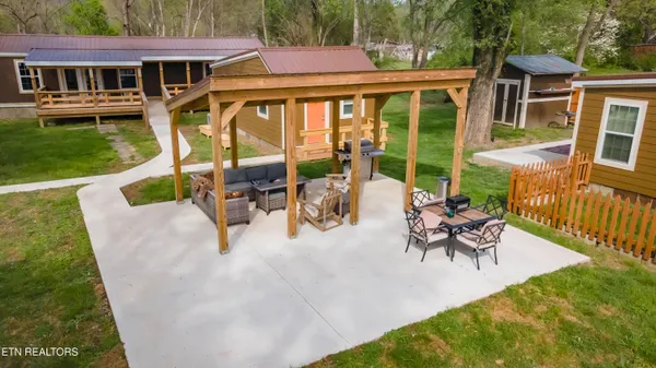 $1,000,000 | 8113 West Old Highway 73, Townsend, TN 37882