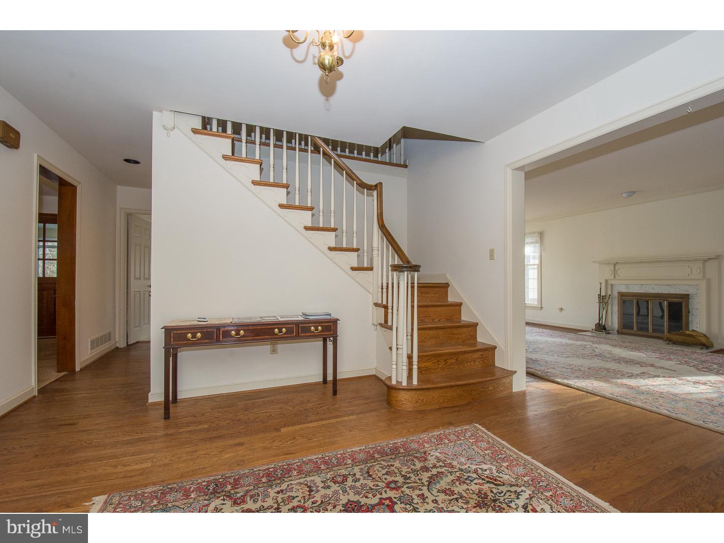 418 Round Hill Road Wayne, PA 19087 - Photo 3 of 23