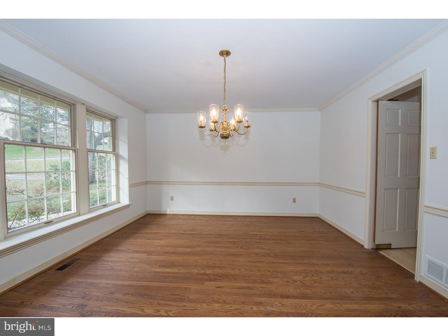 418 Round Hill Road Wayne, PA 19087 - Photo 5 of 23