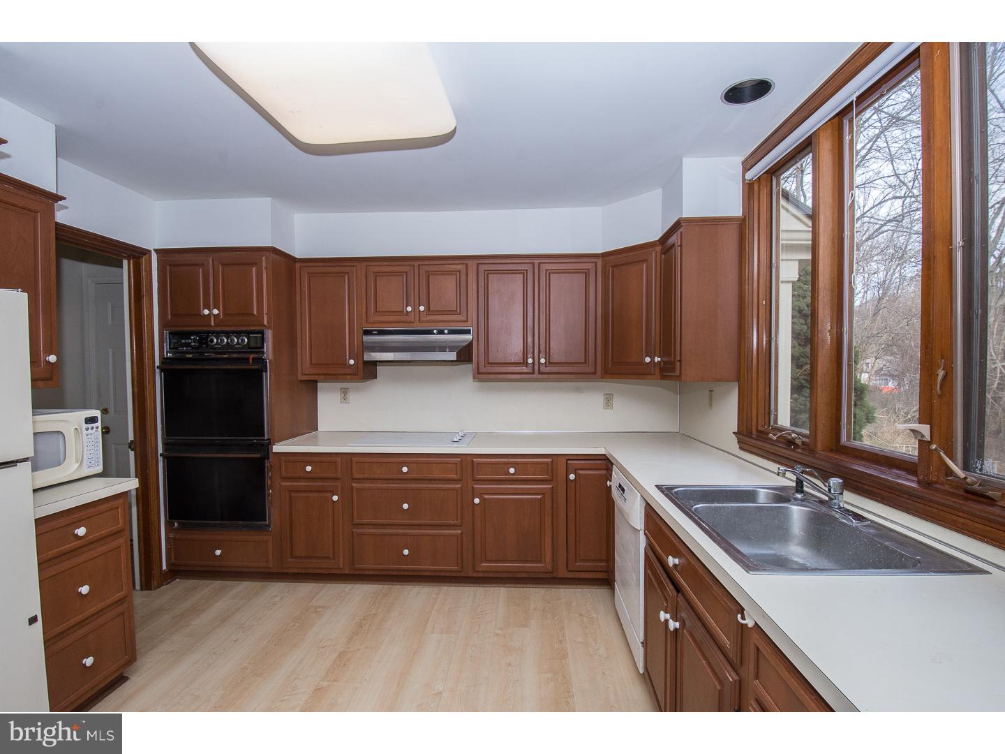 418 Round Hill Road Wayne, PA 19087 - Photo 8 of 23