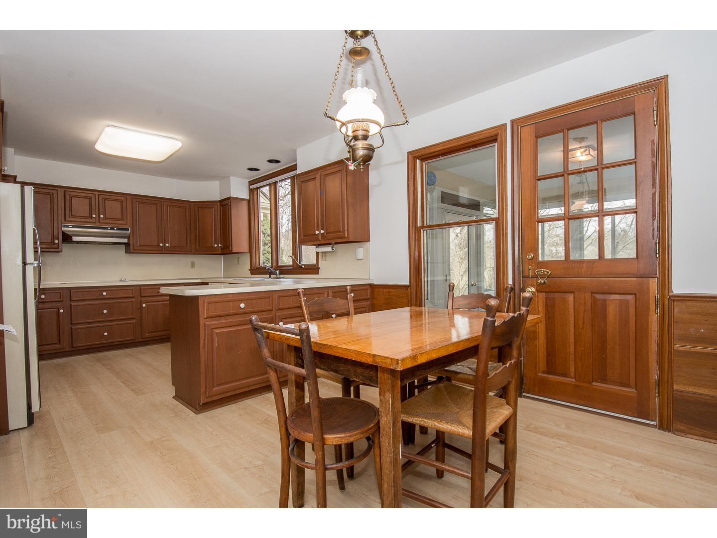 418 Round Hill Road Wayne, PA 19087 - Photo 10 of 23
