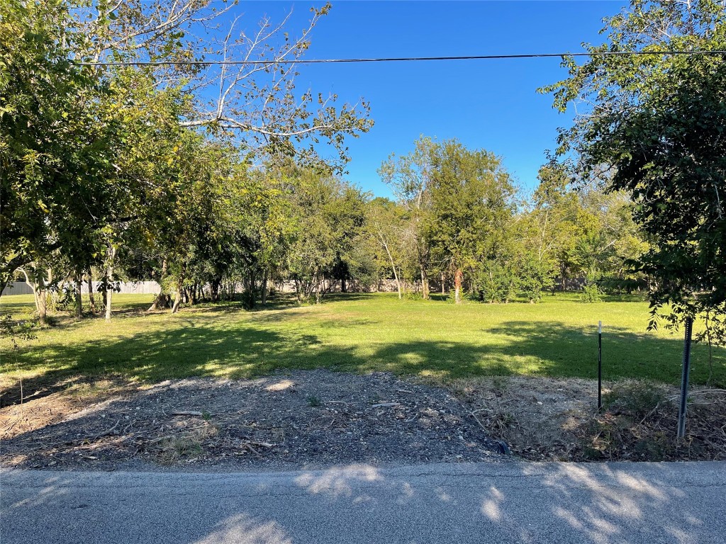 3 Middleton Street Bacliff, TX 77518 - Photo 3 of 3 a view of outdoor space with green space
