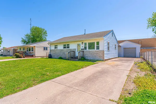 $135,000 | 225 Nugent Place, Lincoln, IL 62656