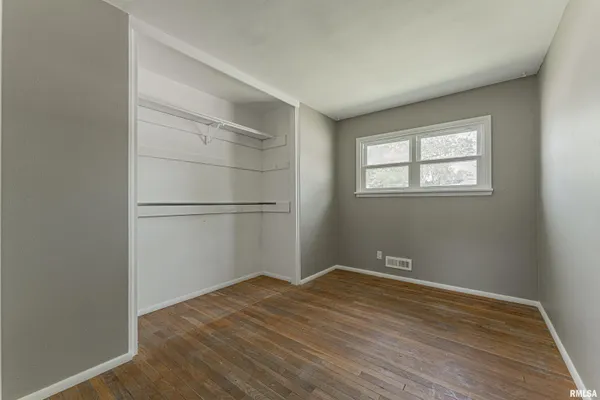$135,000 | 225 Nugent Place, Lincoln, IL 62656