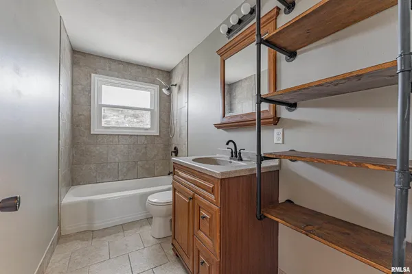 $135,000 | 225 Nugent Place, Lincoln, IL 62656