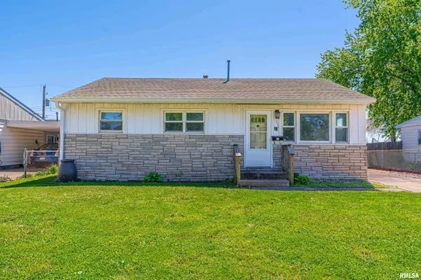 $135,000 | 225 Nugent Place, Lincoln, IL 62656