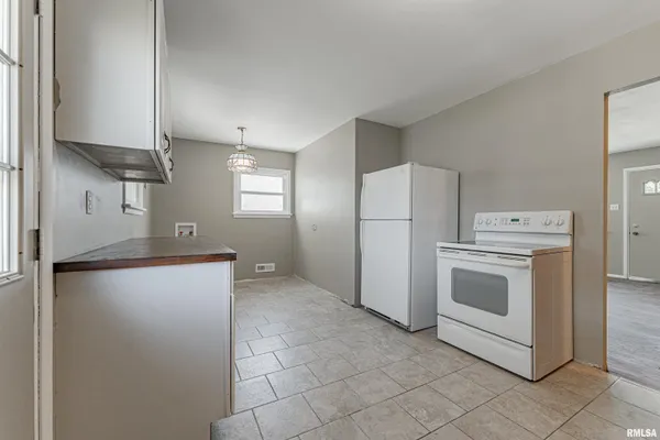 $135,000 | 225 Nugent Place, Lincoln, IL 62656