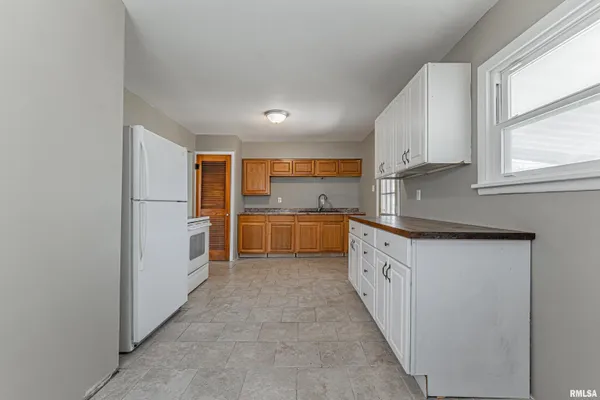 $135,000 | 225 Nugent Place, Lincoln, IL 62656